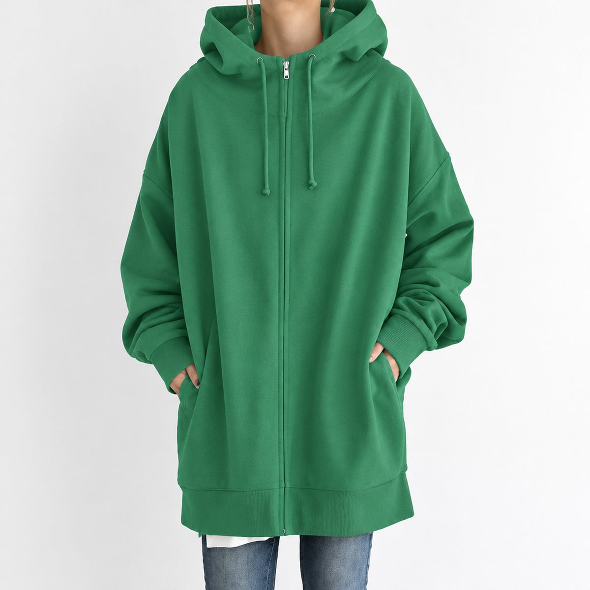 Sweat à capuche oversize femme coupe ample, coloris Vert Prairie, porté de face
