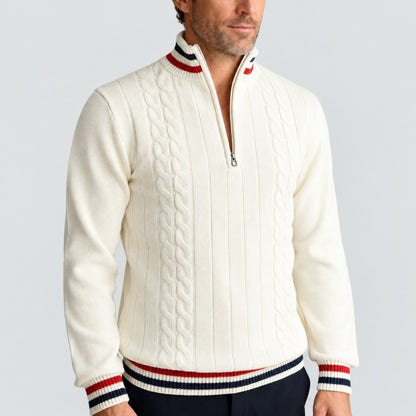 Pull homme marin blanc à demi-zip et motif torsadé, vue devant porté par un mannequin