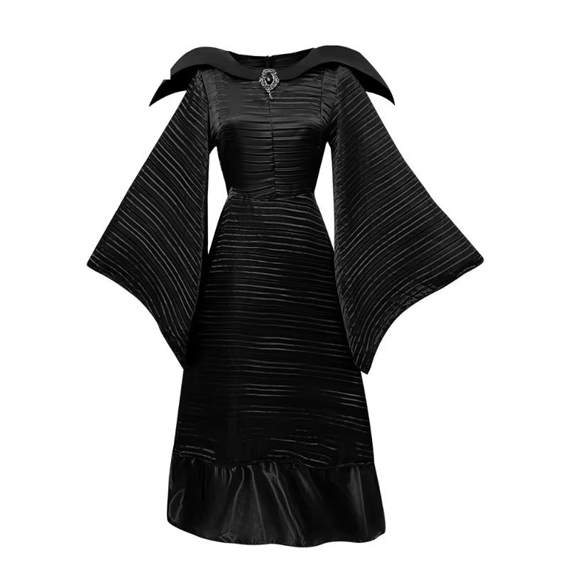 Costume sorcière reine gothique, accessoires canne et collier